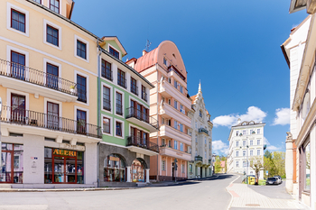 Pronájem garážového stání 325 m², Karlovy Vary