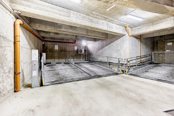 Pronájem garážového stání 325 m², Karlovy Vary