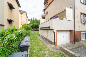 Pozemek ve vnitrobloku patřící k domu a bytu - Prodej bytu 2+1 v osobním vlastnictví 68 m², Poděbrady