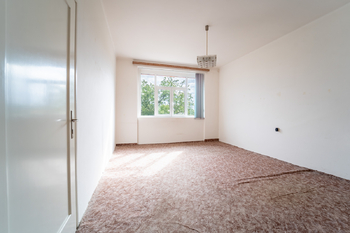 Obývací pokoj - Prodej bytu 2+1 v osobním vlastnictví 68 m², Poděbrady