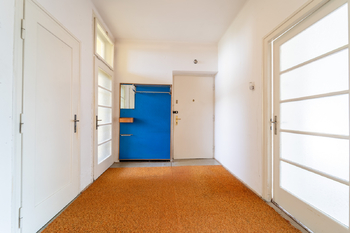 Velkorysá vstupní chodba - Prodej bytu 2+1 v osobním vlastnictví 68 m², Poděbrady