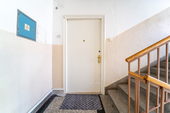 Společné schodště - Prodej bytu 2+1 v osobním vlastnictví 68 m², Poděbrady