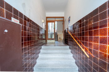 Vstup do domu - Prodej bytu 2+1 v osobním vlastnictví 68 m², Poděbrady
