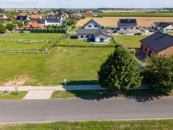 Pohled na pozemek - Prodej pozemku 967 m², Rostoklaty