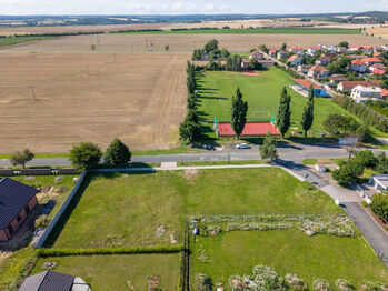 Prodej pozemku 967 m², Rostoklaty