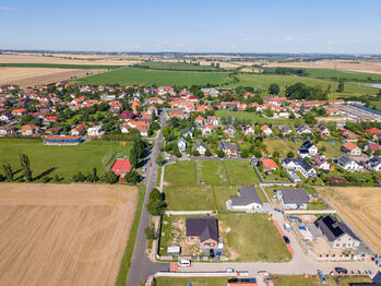 Letecký snímek pozemku a okolí - Prodej pozemku 967 m², Rostoklaty