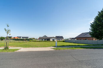 Nabízený pozemek - Prodej pozemku 967 m², Rostoklaty