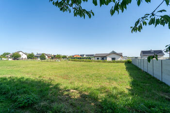 Nabízený pozemek - Prodej pozemku 967 m², Rostoklaty