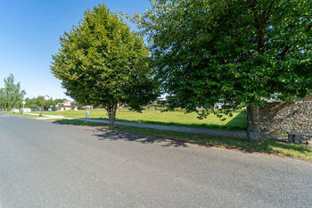 Nabízený pozemek - Prodej pozemku 967 m², Rostoklaty