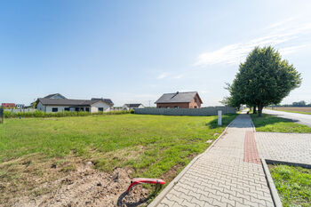 Nabízený pozemek - Prodej pozemku 967 m², Rostoklaty