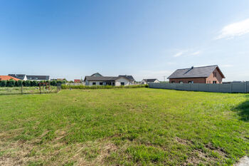 Nabízený pozemek - Prodej pozemku 967 m², Rostoklaty