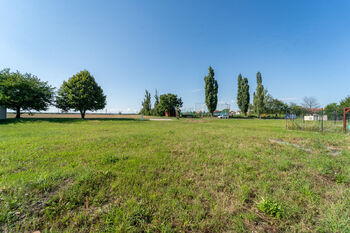 Nabízený pozemek - Prodej pozemku 967 m², Rostoklaty