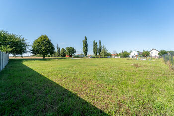 Nabízený pozemek - Prodej pozemku 967 m², Rostoklaty