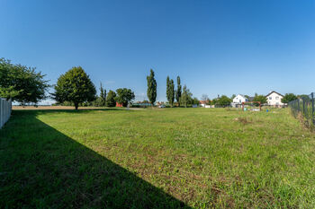 Nabízený pozemek - Prodej pozemku 967 m², Rostoklaty