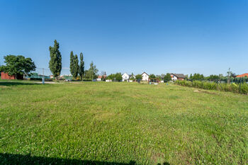 Nabízený pozemek - Prodej pozemku 967 m², Rostoklaty