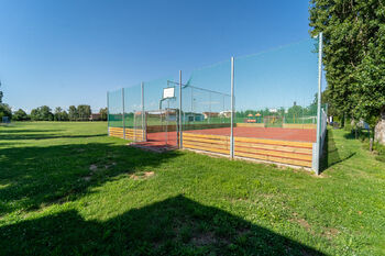Blízké sportoviště a dětské hřiště - Prodej pozemku 967 m², Rostoklaty
