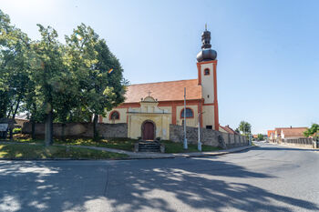 Centrum obce - Prodej pozemku 967 m², Rostoklaty