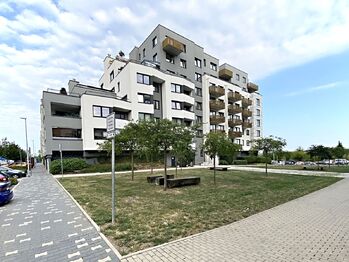 Prodej bytu 2+kk v družstevním vlastnictví 60 m², Praha 10 - Dolní Měcholupy