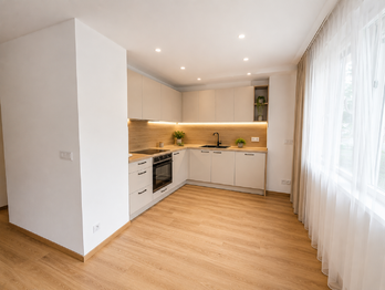 Prodej bytu 4+1 v osobním vlastnictví 82 m², Štěchovice