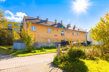 pohled na dům - Prodej bytu 2+kk v osobním vlastnictví 42 m², Jeseník