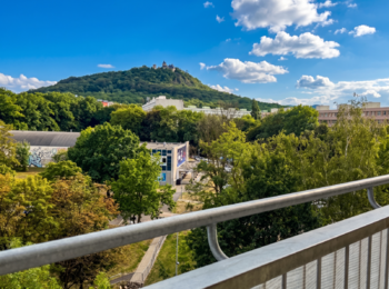výhled na Doubravku z lodžie - Prodej bytu 3+1 v družstevním vlastnictví 75 m², Teplice