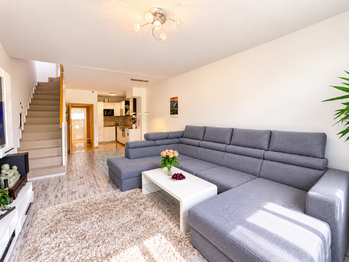 Obývací pokoj - Prodej domu 86 m², Horoměřice