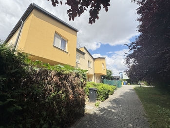 Okolí domu - Prodej domu 86 m², Horoměřice