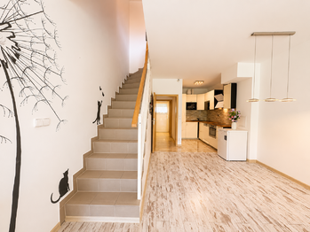 Kuchyňský kout s jídelnou - Prodej domu 86 m², Horoměřice