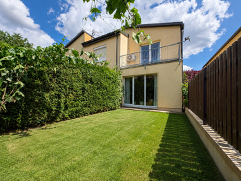 Pohled na dům ze zahrady - Prodej domu 86 m², Horoměřice 
