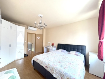 2. pokoj v patře - Prodej domu 86 m², Horoměřice