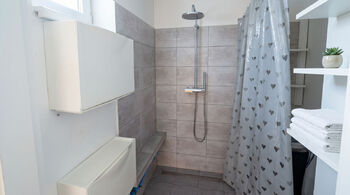 sprchový kout přízemí - Prodej domu 104 m², Líbeznice