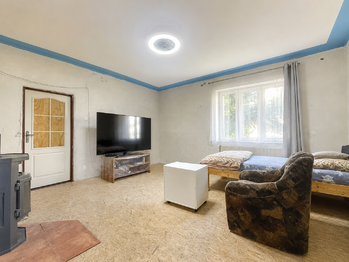 Obývací pokoj - Prodej bytu 3+1 v osobním vlastnictví 74 m², Milovice