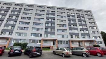 severní strana domu - Prodej bytu 3+kk v osobním vlastnictví 73 m², Praha 10 - Horní Měcholupy 