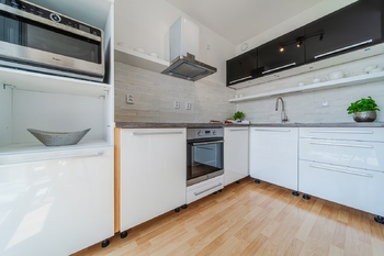 Prodej světlého, prostorného a příjemného bytu 2+kk s lodžií, 61 m², Říčanská, Brno - Bystrc - Prodej bytu 2+kk v osobním vlastnictví 61 m², Brno 