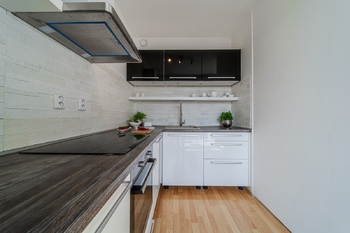 Prodej světlého, prostorného a příjemného bytu 2+kk s lodžií, 61 m², Říčanská, Brno - Bystrc - Prodej bytu 2+kk v osobním vlastnictví 61 m², Brno