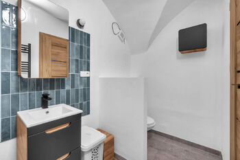 Druhá část vchodu - Prodej domu 237 m², Šonov