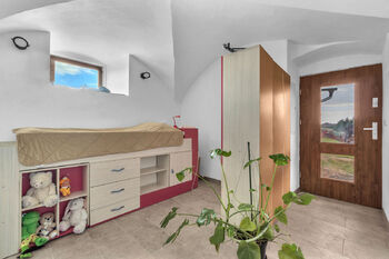 Druhá část vchodu - Prodej domu 237 m², Šonov
