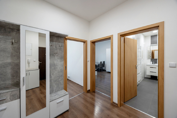 Petr Sonnenschein | +420 778 750 999 | petr.sonnenschein@re-max.cz - Pronájem bytu 2+kk v osobním vlastnictví 42 m², Ostrava