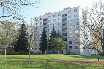 Pohled na dům - Pronájem bytu 3+1 v osobním vlastnictví 65 m², Most