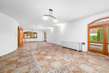 obývací pokoj - Pronájem domu 280 m², Hluboká nad Vltavou