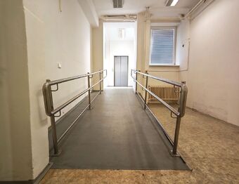 Sjezd od výtahu - Pronájem komerčního prostoru, Ostrava