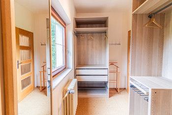 Šatna - Pronájem domu 286 m², Praha 4 - Libuš