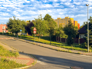 Park v zahrádkářské kolonii - Pronájem domu 286 m², Praha 4 - Libuš