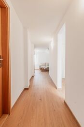 Chodba (podkroví) - Pronájem domu 286 m², Praha 4 - Libuš