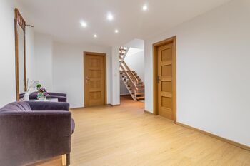 Vstupní hala - Pronájem domu 286 m², Praha 4 - Libuš