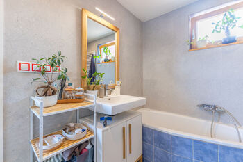 Koupelna - Prodej bytu atypický v osobním vlastnictví 85 m², Praha 10 - Vršovice