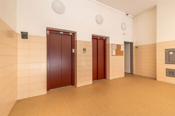 Výtahy - Prodej bytu atypický v osobním vlastnictví 85 m², Praha 10 - Vršovice