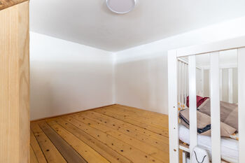 Spací patro - Prodej bytu 3+kk v osobním vlastnictví 85 m², Praha 10 - Vršovice