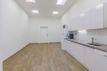 kuchyně - Pronájem kancelářských prostor 315 m², Praha 1 - Nové Město