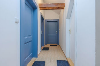 Domovní chodba - Prodej bytu 1+kk v osobním vlastnictví 37 m², Praha 6 - Dejvice